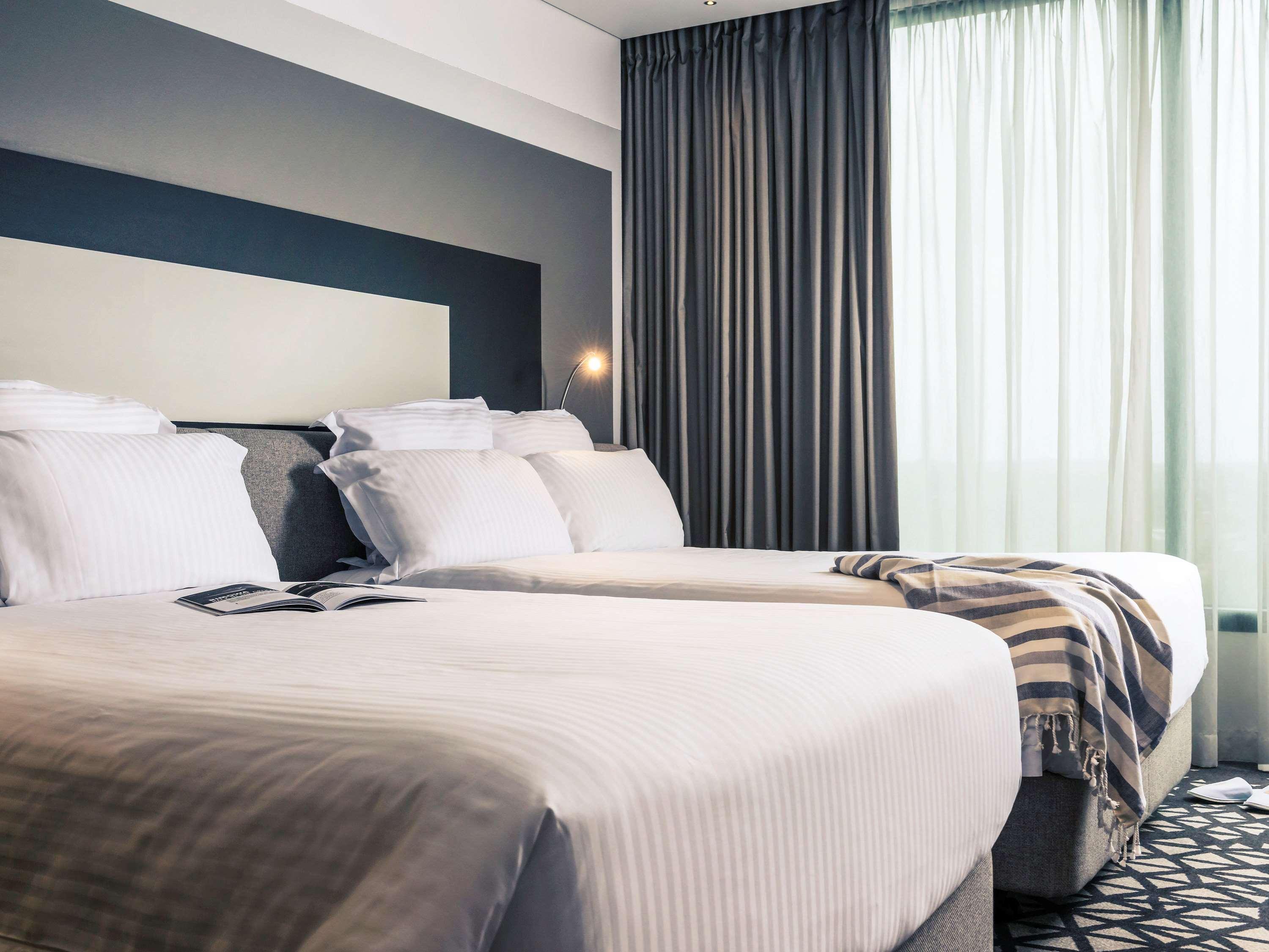 Pullman Sydney Airport Hotel Exterior foto A room at Novotel