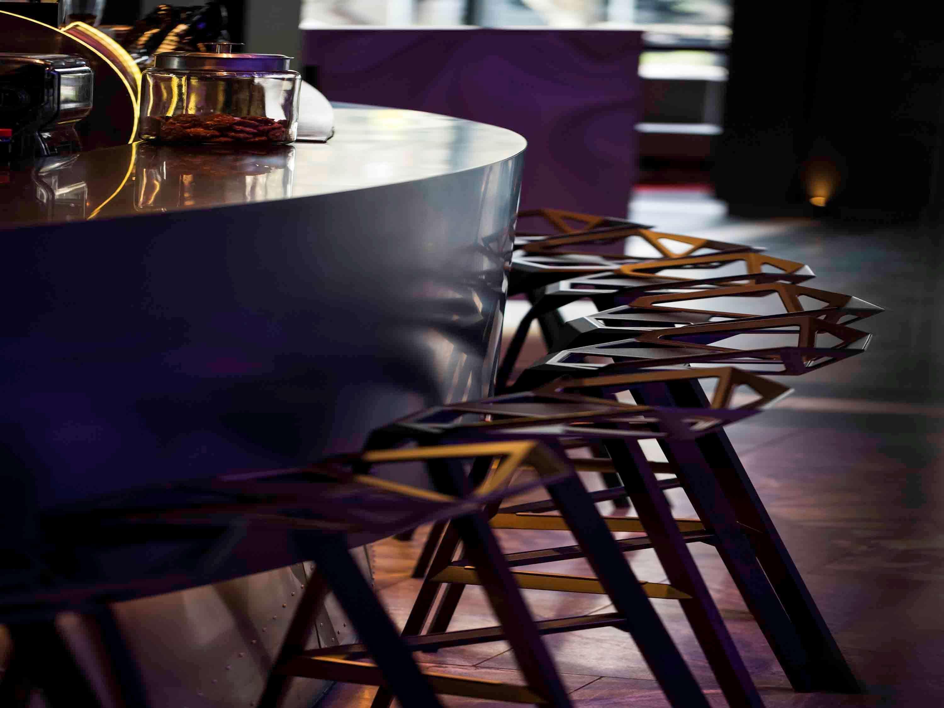 Pullman Sydney Airport Hotel Exterior foto Bar stools