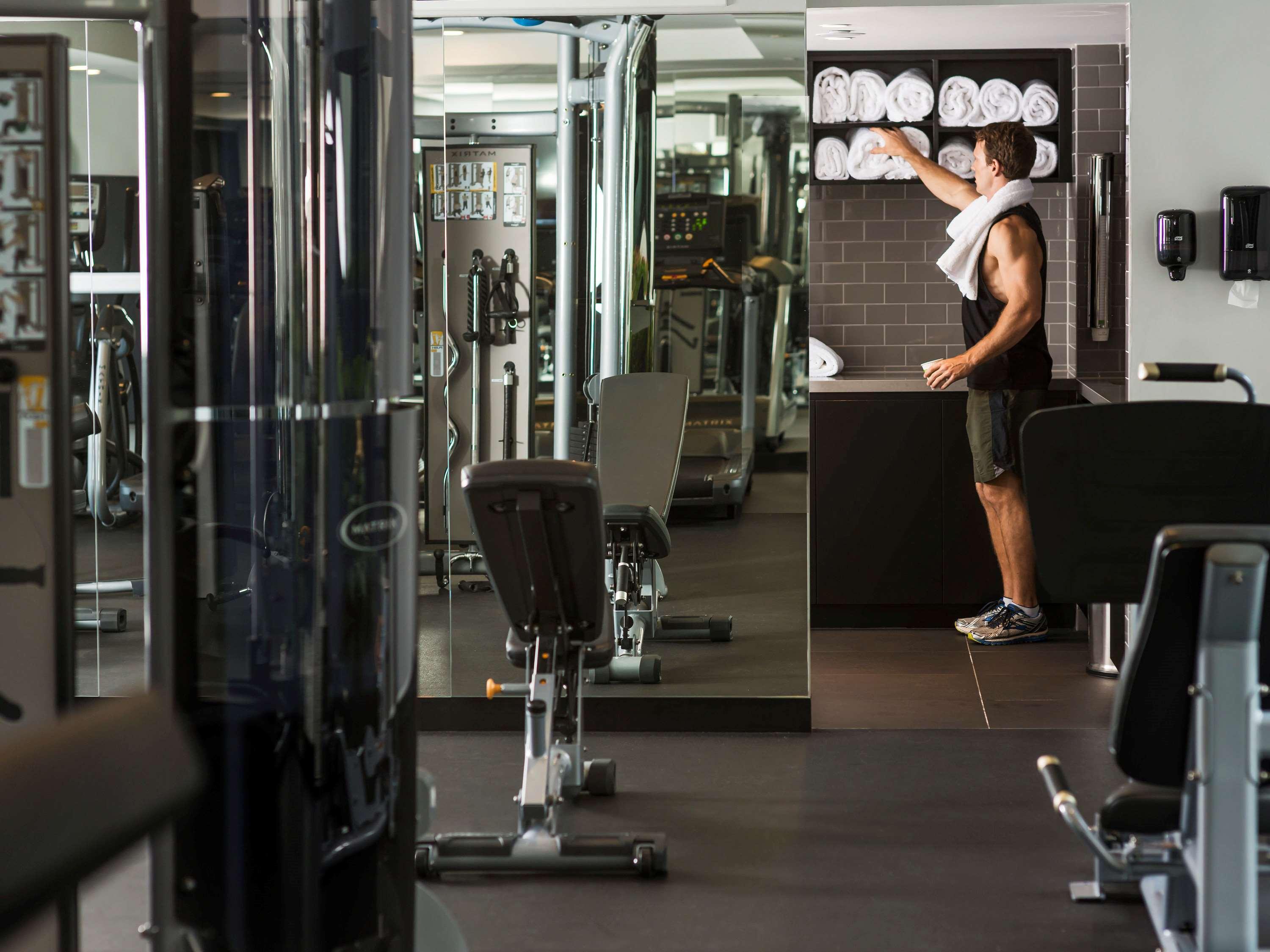 Pullman Sydney Airport Hotel Exterior foto The gym at the hotel