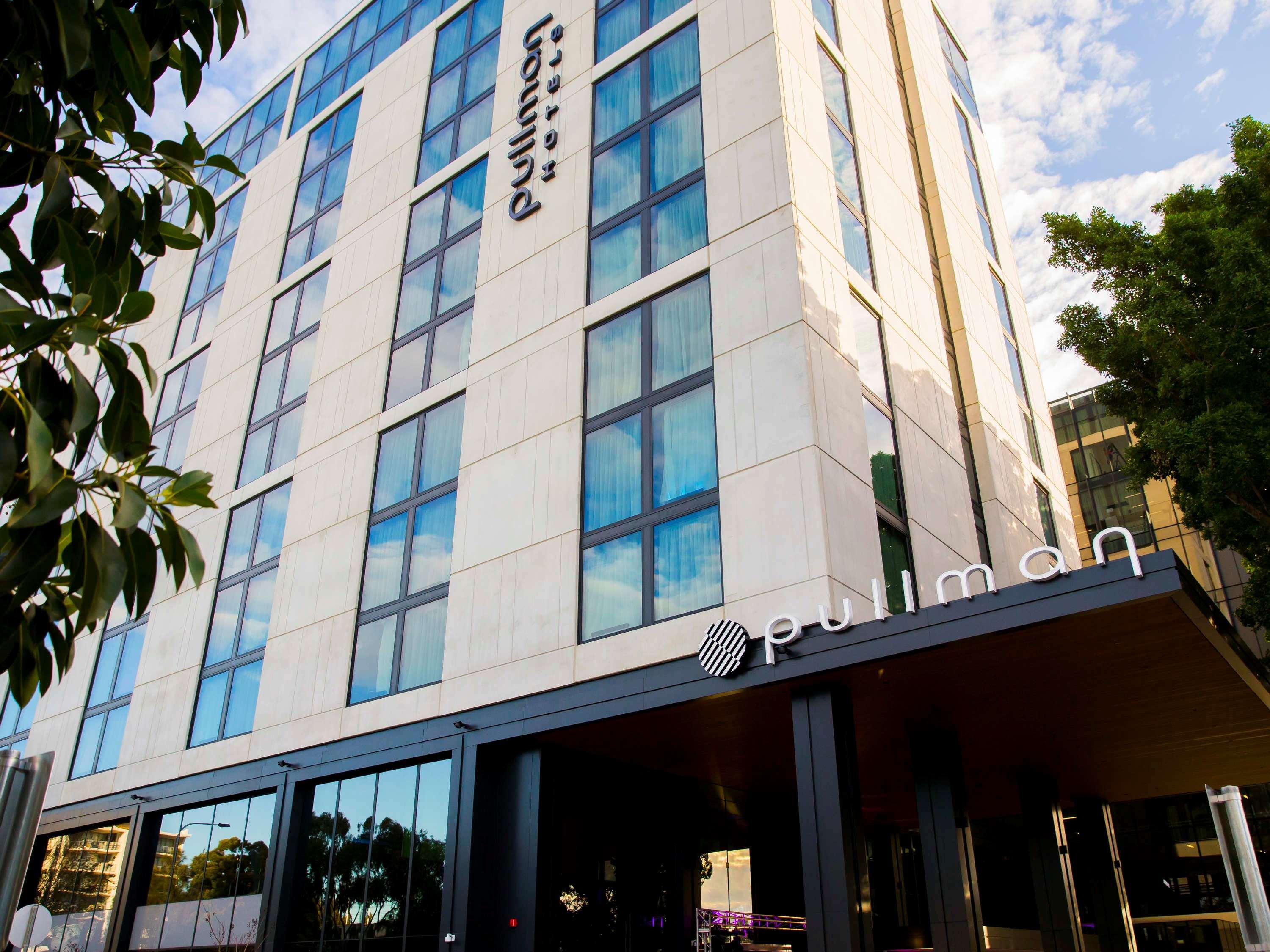 Pullman Sydney Airport Hotel Exterior foto The Pullman Hotel in 2012