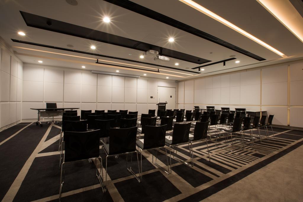 Pullman Sydney Airport Hotel Exterior foto The meeting room